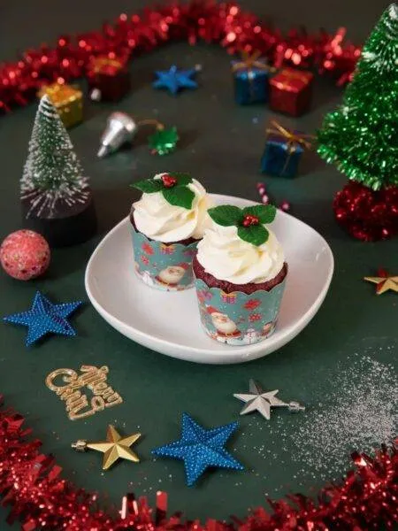 Chirstmas Holly Cupcake