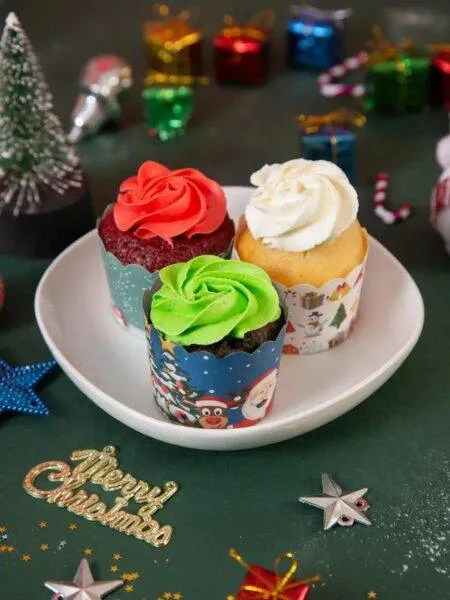 Santa’s Favourite Trio Cupcake