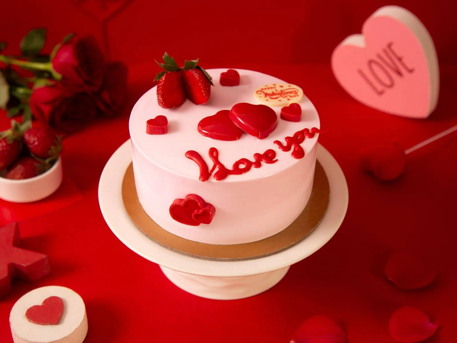 Valentine Strawberry Cake